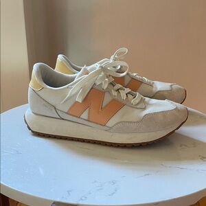 New Balance Women's 237 White and Peach Sneakers